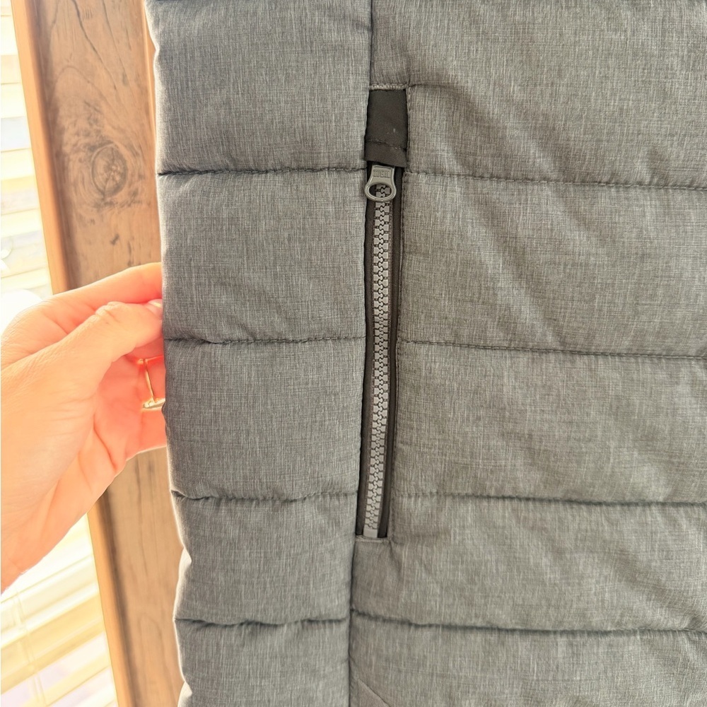 Untuckit Puffer Vest - Picture 5 of 8